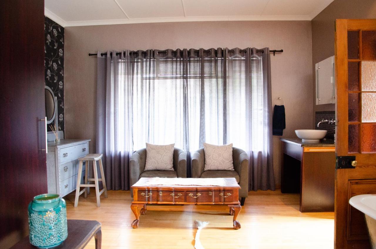 Desert Dew Guest House Hutchinson ภายนอก รูปภาพ