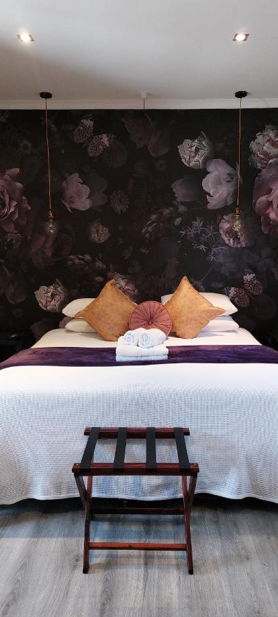 Desert Dew Guest House Hutchinson ภายนอก รูปภาพ