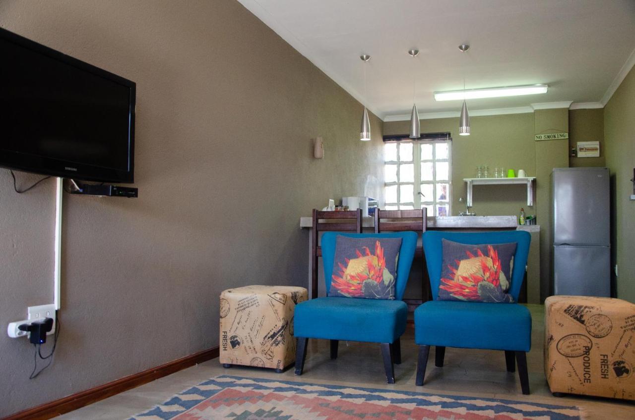 Desert Dew Guest House Hutchinson ภายนอก รูปภาพ