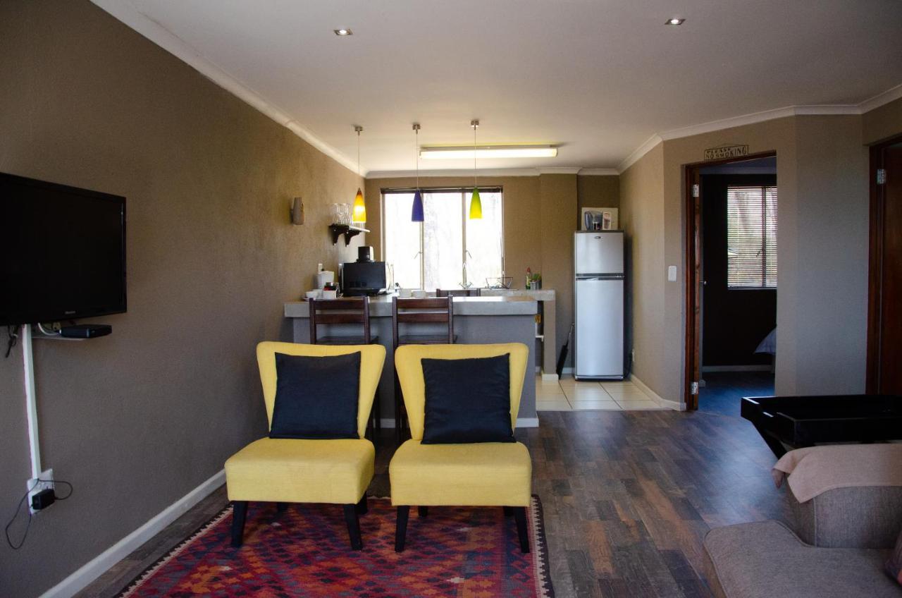 Desert Dew Guest House Hutchinson ภายนอก รูปภาพ