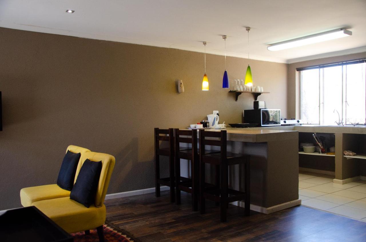 Desert Dew Guest House Hutchinson ภายนอก รูปภาพ
