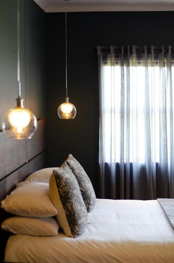 Desert Dew Guest House Hutchinson ภายนอก รูปภาพ