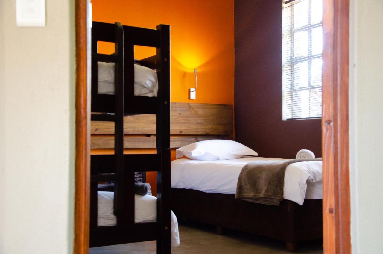 Desert Dew Guest House Hutchinson ภายนอก รูปภาพ