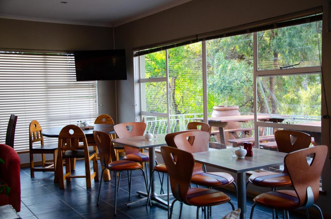 Desert Dew Guest House Hutchinson ภายนอก รูปภาพ