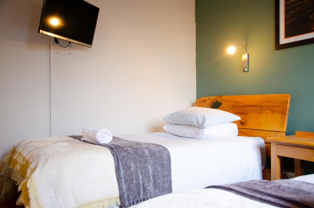 Desert Dew Guest House Hutchinson ภายนอก รูปภาพ