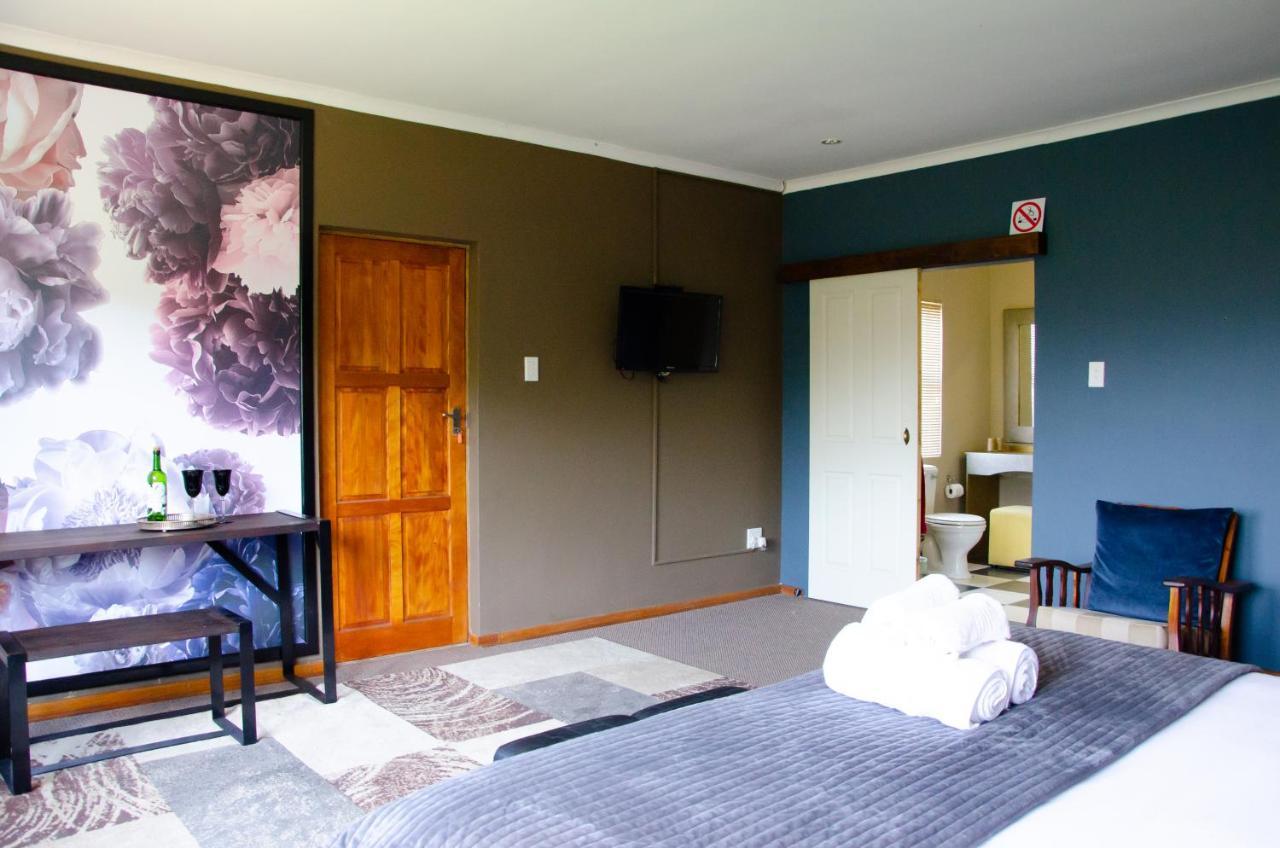 Desert Dew Guest House Hutchinson ภายนอก รูปภาพ