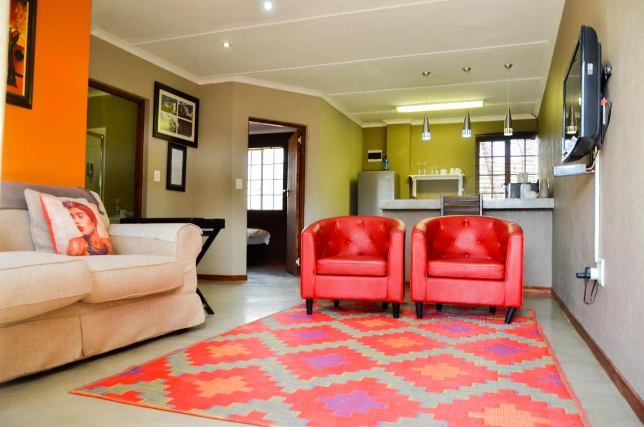 Desert Dew Guest House Hutchinson ภายนอก รูปภาพ